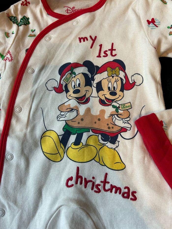 Pyjama Noël plus bonnet Mickey Disney taille 3 mois très bon état - photo numéro 2