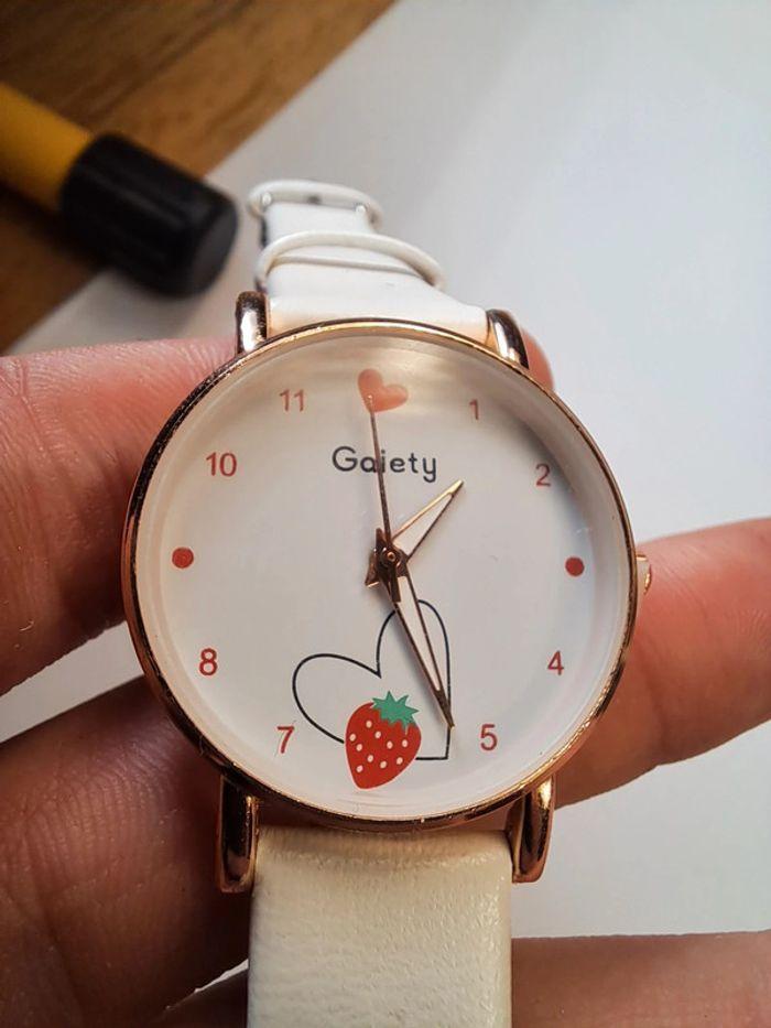 Montre Gaiety fraise blanche et dorée - photo numéro 1