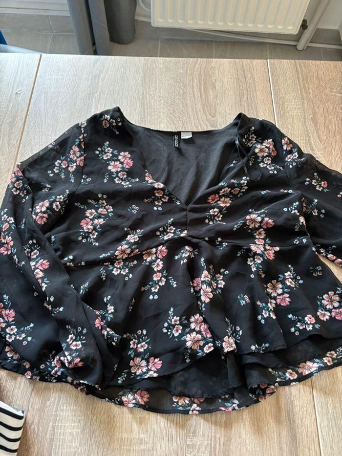 Blouse noir à fleurs h&m - photo numéro 1