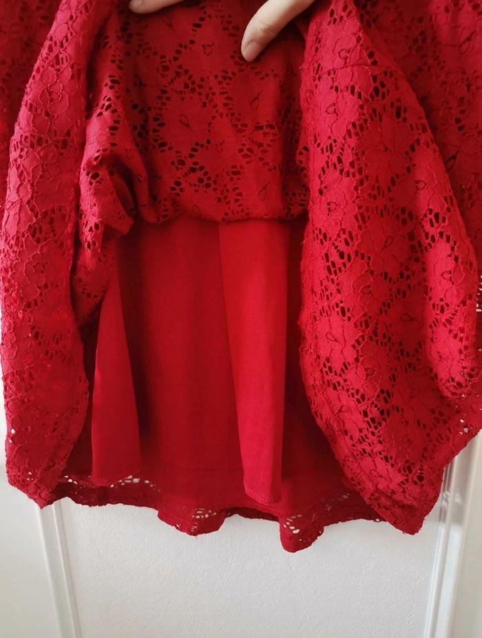 Robe rouge effet dentelle - photo numéro 3