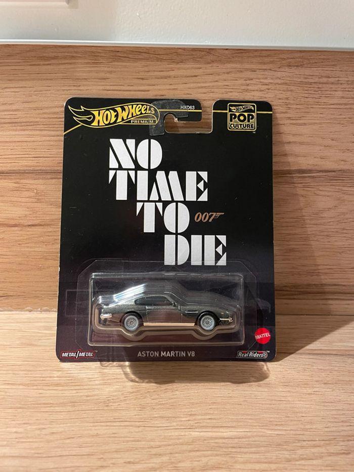 Hot Wheels Voiture James Bond 007 Aston Martin V8 Noire - photo numéro 3