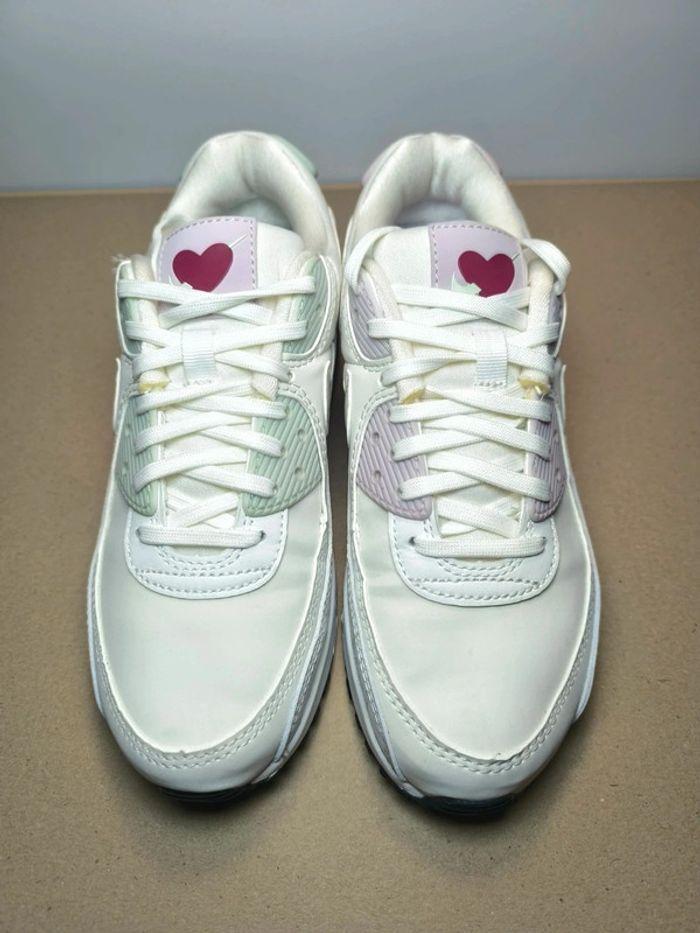 Baskets Nike air max 90 blanche édition limitée saint Valentin 2020 neuves pointure 38 sans boîte - photo numéro 3