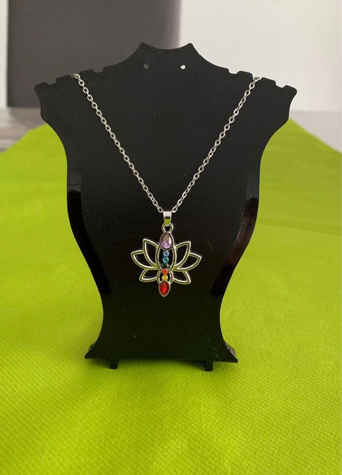 Collier pendentif chakra lotus coloré en alliage argenté - photo numéro 2