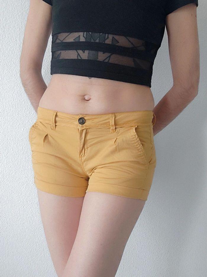 Mini short jaune moutarde / Jennyfer - 34/XS - photo numéro 1