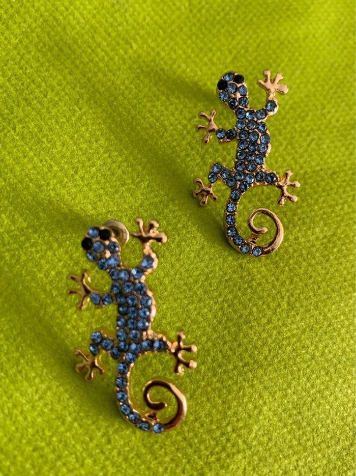 Magnifiques boucles d’oreilles à clous salamandre bleue et dorée en alliage de zinc - photo numéro 4