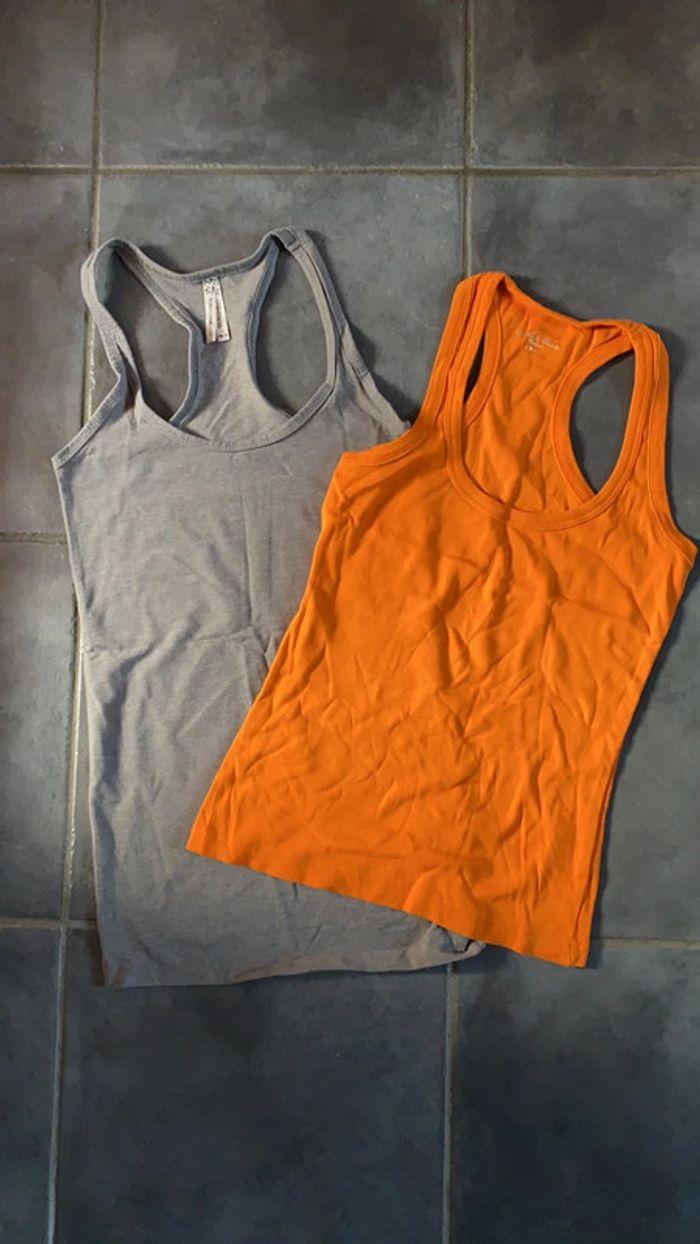 Top gris et orange