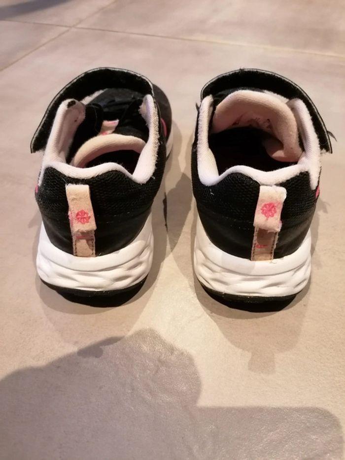 Baskets Nike fille taille 35 - photo numéro 8