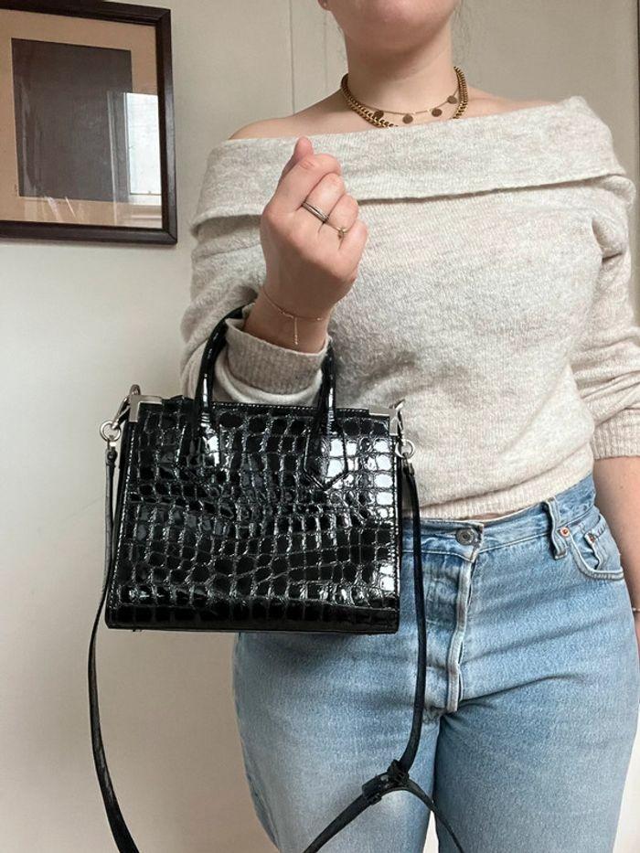 Sac bandoulière Ming en cuir vernis croco noir The Kooples Médium - photo numéro 1