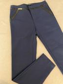 Pantalon slacks ajusté avec détail simili cuir