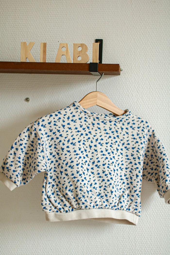 Sweat blanc fleurs bleues, Kiabi bio, 12 mois - photo numéro 1