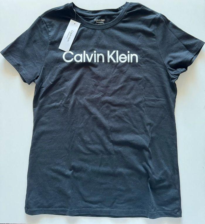 T-shirt Calvin Klein - photo numéro 2