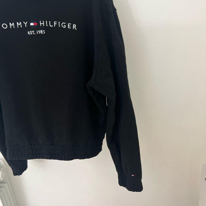 Pull Tommy finger véritable couleur noir, taille 8 ans - photo numéro 4