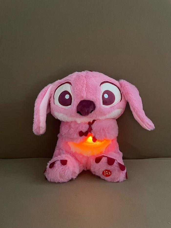 Peluche lumineuse Disney Stitch Angel qui respire - photo numéro 7