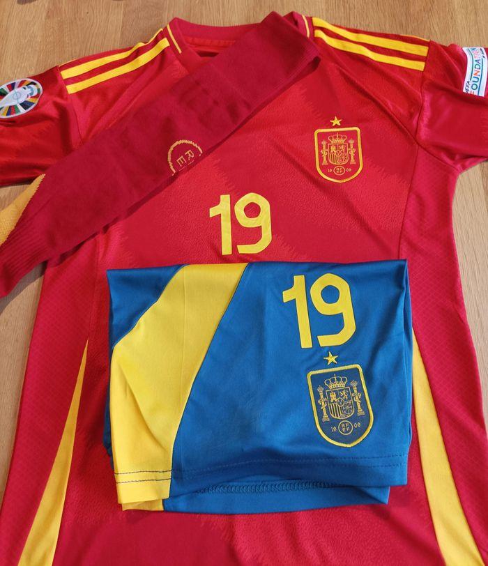 Tenue de Football Espagne Yamal taille 13/14 ans  modèle 2424 Euro - photo numéro 5