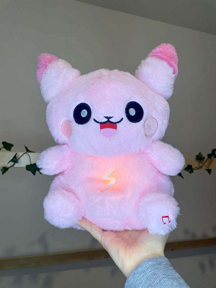 Peluche respirante lumineuse Pokémon Pikachu rose - photo numéro 6