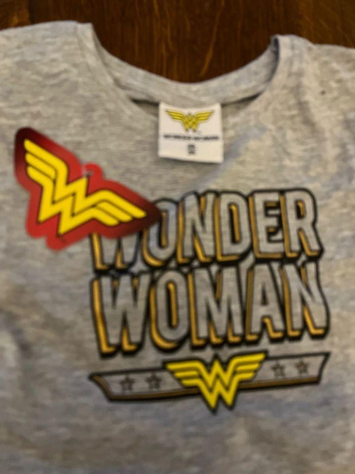 The shirt wonder woman + short Disney 6 ans - photo numéro 2