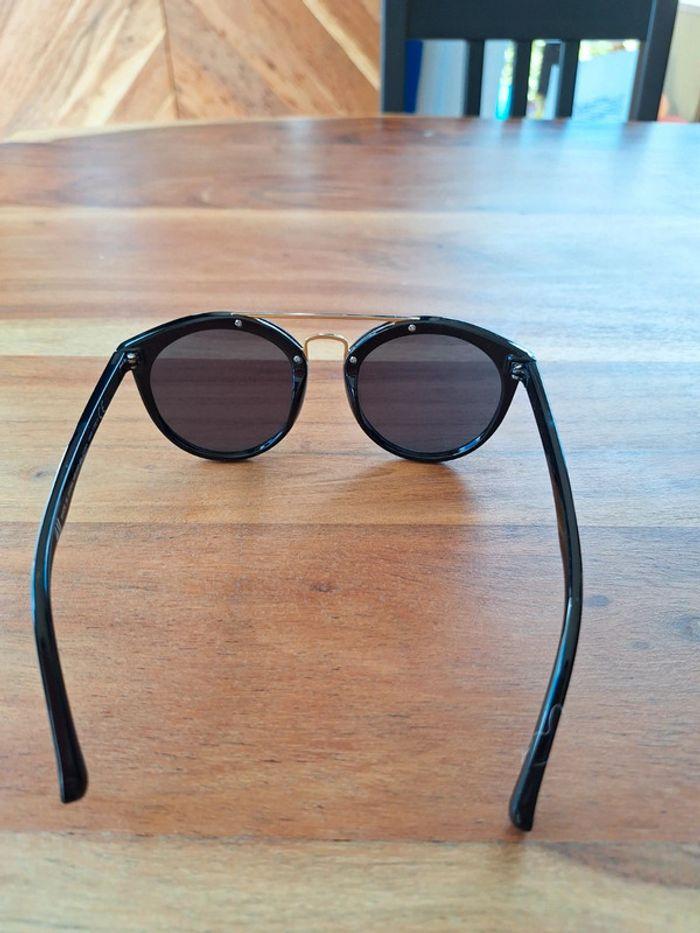 Lunettes de soleil noire et doré h&m - photo numéro 2