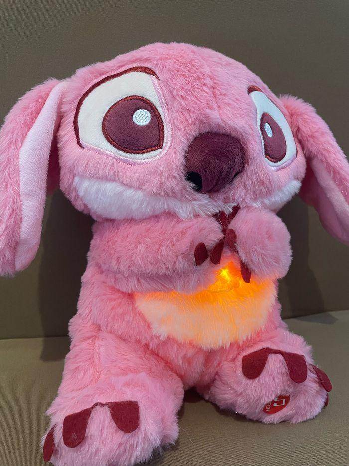 Peluche lumineuse Disney Stitch Angel qui respire - photo numéro 9