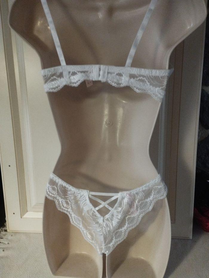 Ensemble de lingerie neuf ivoire 95C et L pour le tanga. Avec armatures sans rembourrage - photo numéro 4