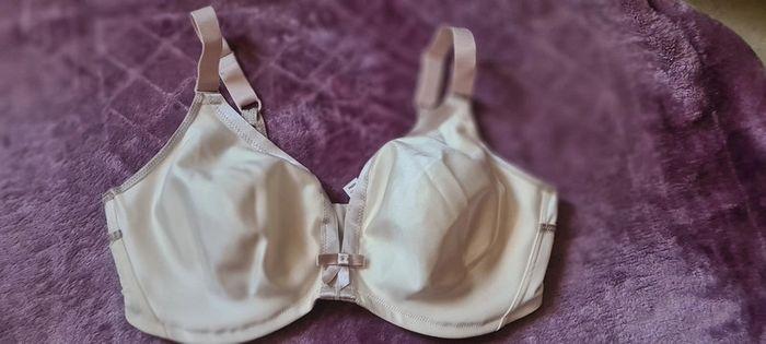 Soutien-gorge Playrex sans armatures effet satiné beige Cœur Croisé - photo numéro 1