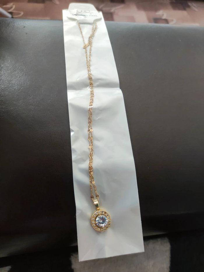 Collier avec pendentif rond en cristal zircon femme - photo numéro 1