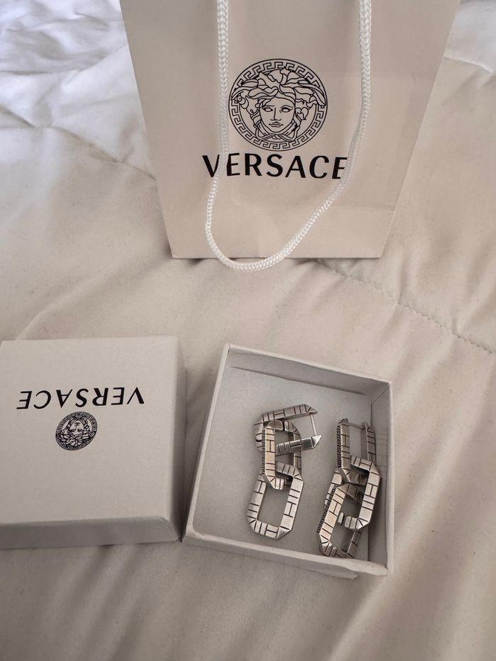 Les boucle d’oreilles versace - photo numéro 1