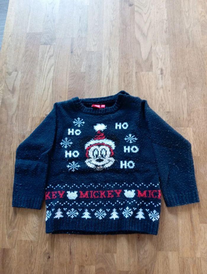 Pull Disney baby taille 24 mois - photo numéro 1