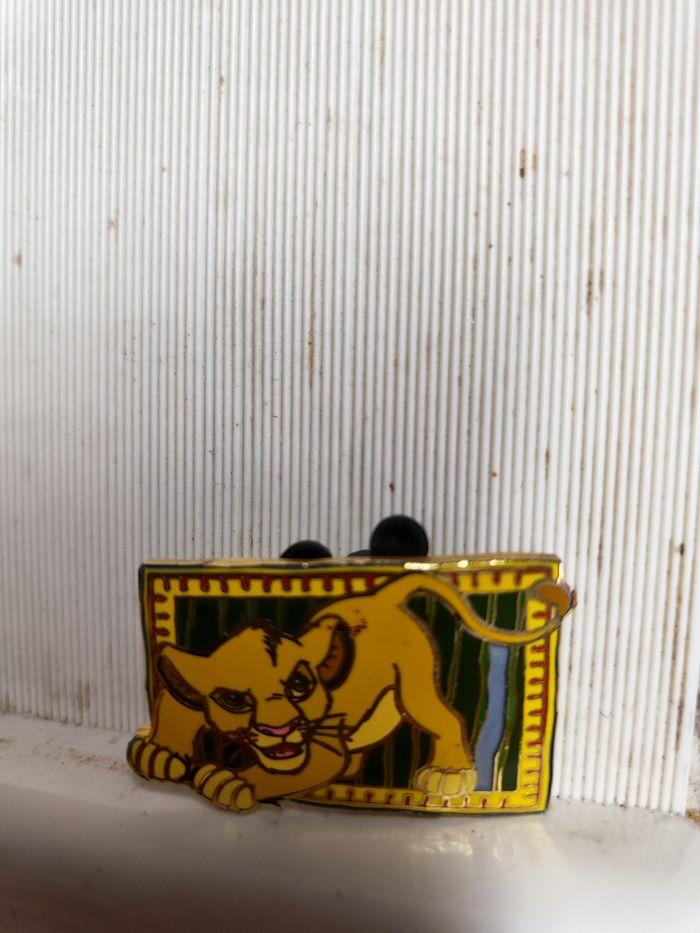 Pin's de Disney roi Lion - photo numéro 1