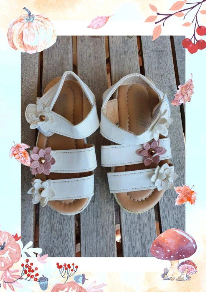 Sandales blanches fleurs roses scratch fille taille 25 - photo numéro 2