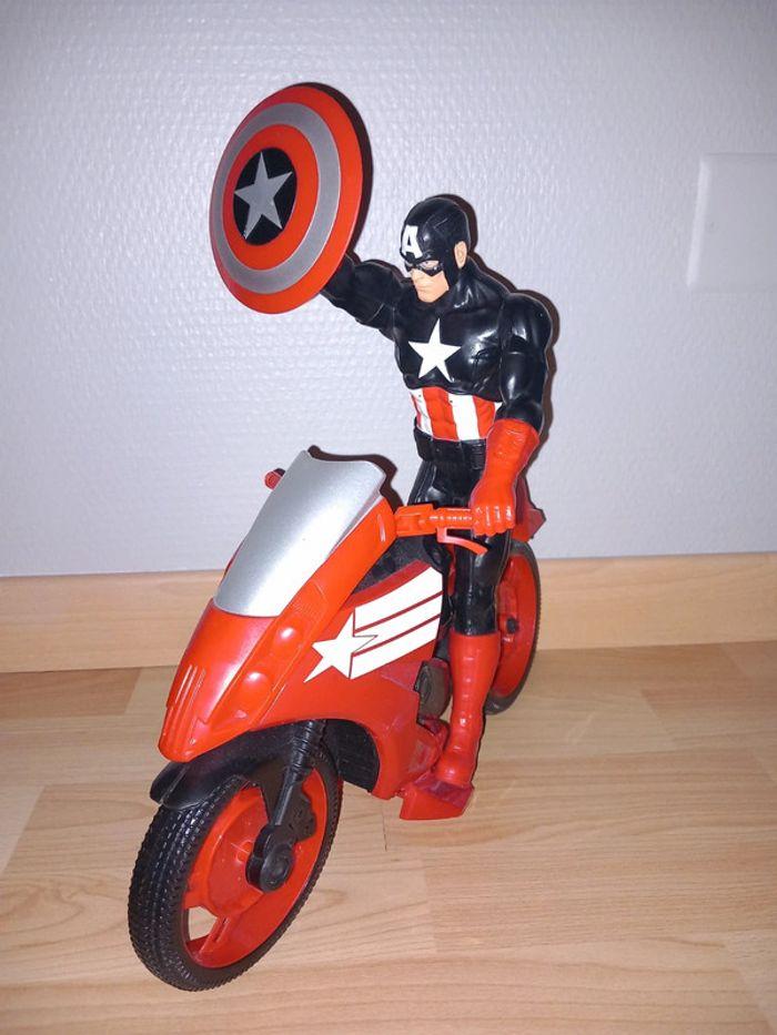 Capitaine America avec moto - photo numéro 2