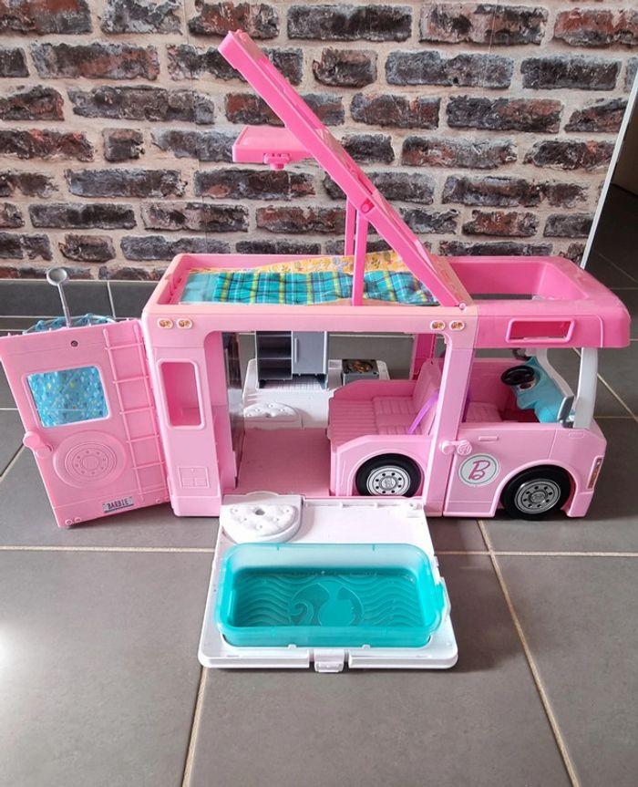 Camping car barbie +3 poupées - photo numéro 1