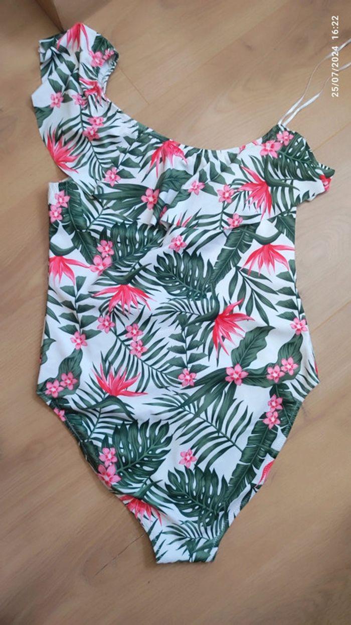 Maillot de bain floral asymétrique neuf - photo numéro 2