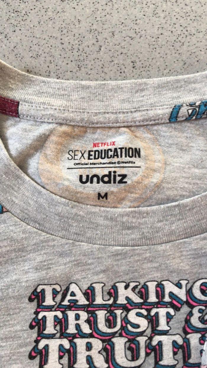 Teeshirt sex éducation - photo numéro 3