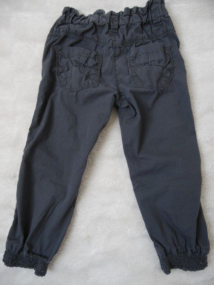 Beau pantalon cargo gris foncé, taille 3 ans (94cm). - photo numéro 2