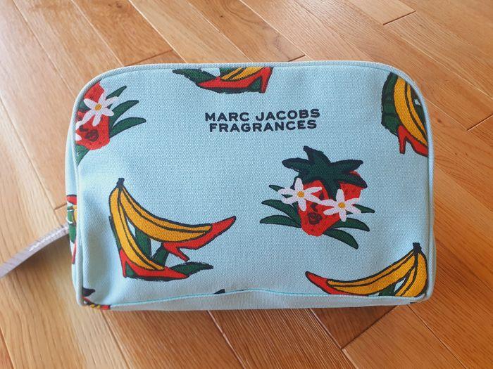 Trousse De Toilette "MARC JACOBS" en Toile Bleu neuve sous blister. - photo numéro 1