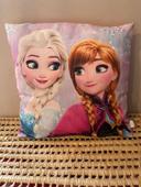 Coussin  la Reine des neige et Elsa rose