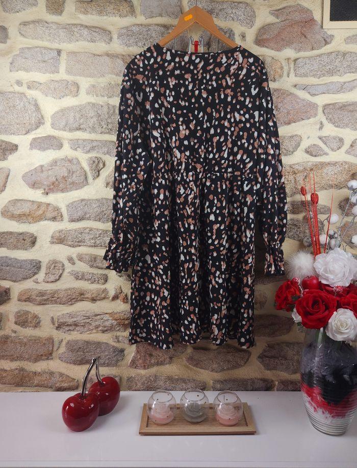 Robe manches évasées noire et multicolore Femme taille 54 marque Boohoo 🍬 - photo numéro 3