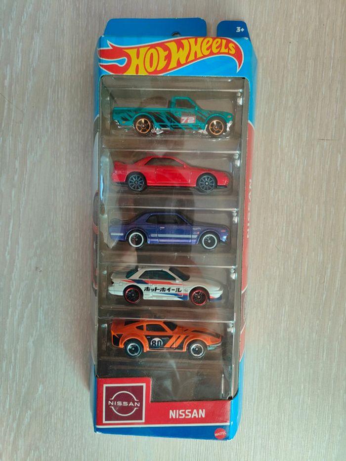 Coffret voitures neuf hot wheels nissan - photo numéro 1