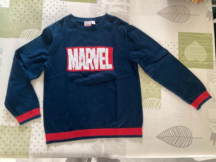 Pull Marvel de chez orchestra, taille 8 ans. - photo numéro 1