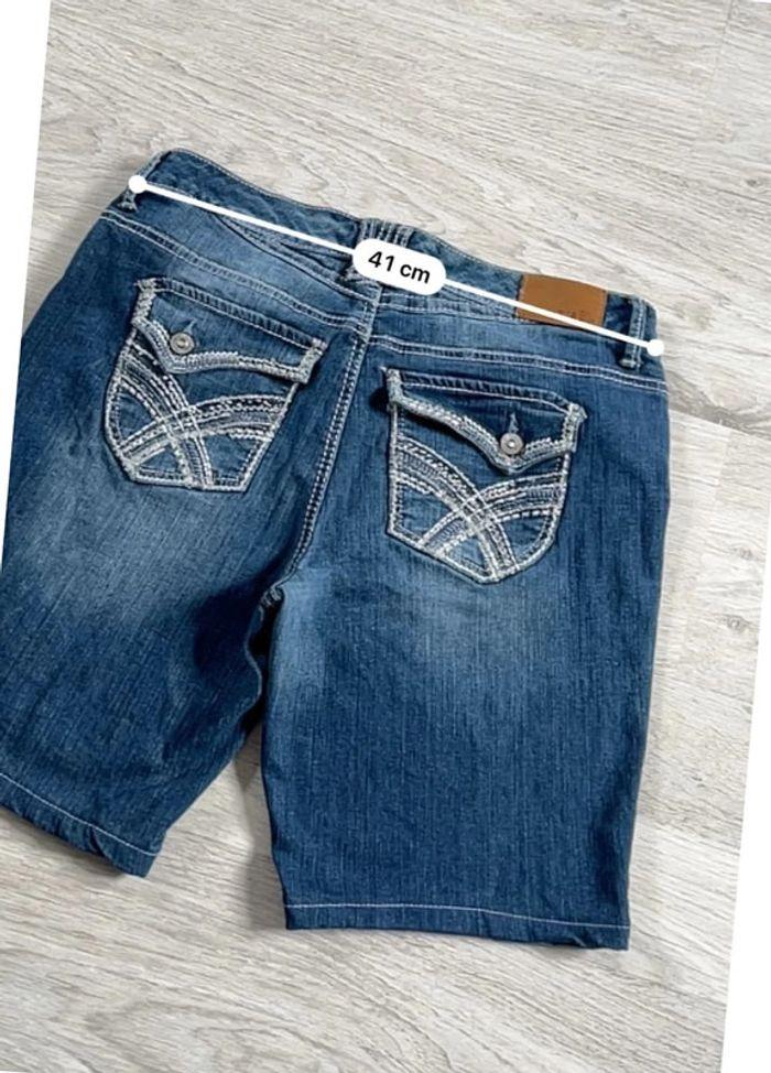 🩳 Short vintage brodé en jean  Bleu Taille S 🩳 - photo numéro 3