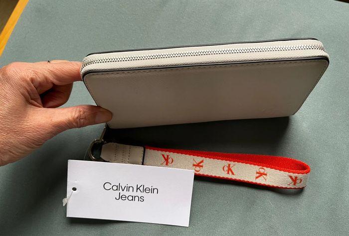 Portefeuille ultralight wristlet Calvin Klein - photo numéro 12