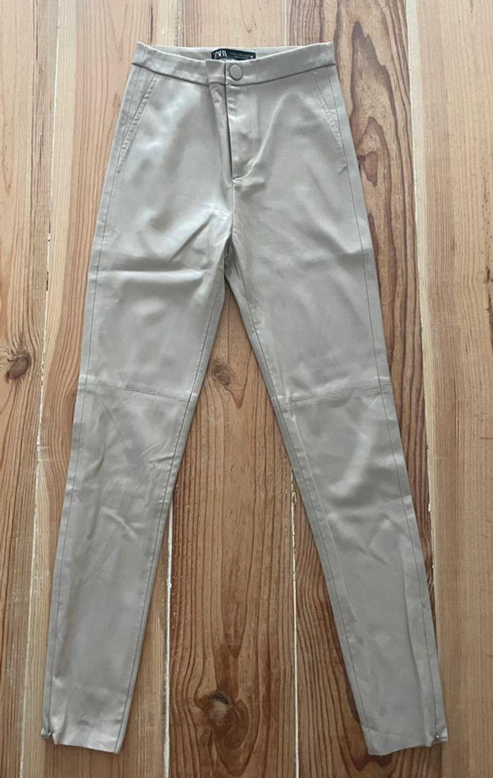 Pantalon similicuir beige taille haute Zara taille  XS - photo numéro 2