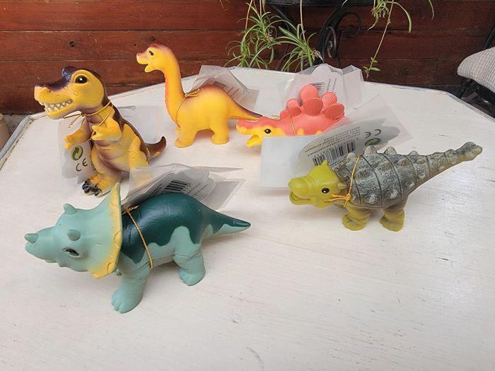 5 bébés dinosaures neuf. - photo numéro 2