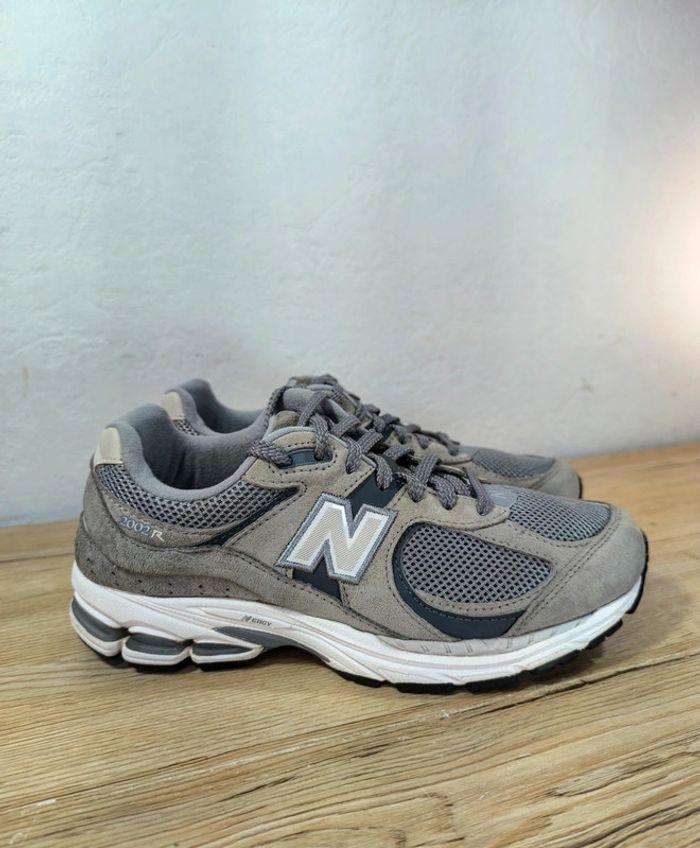 Baskets New Balance 2002r grises comme neuves pointure 38.5 - photo numéro 2