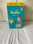 Un giga pack couche Pampers