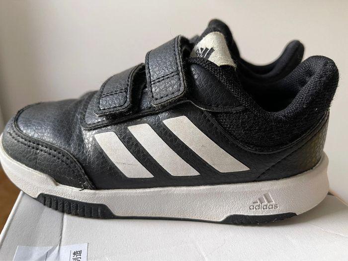 Baskets à scratch enfant adidas taille 26.5 noires et blanches - photo numéro 5