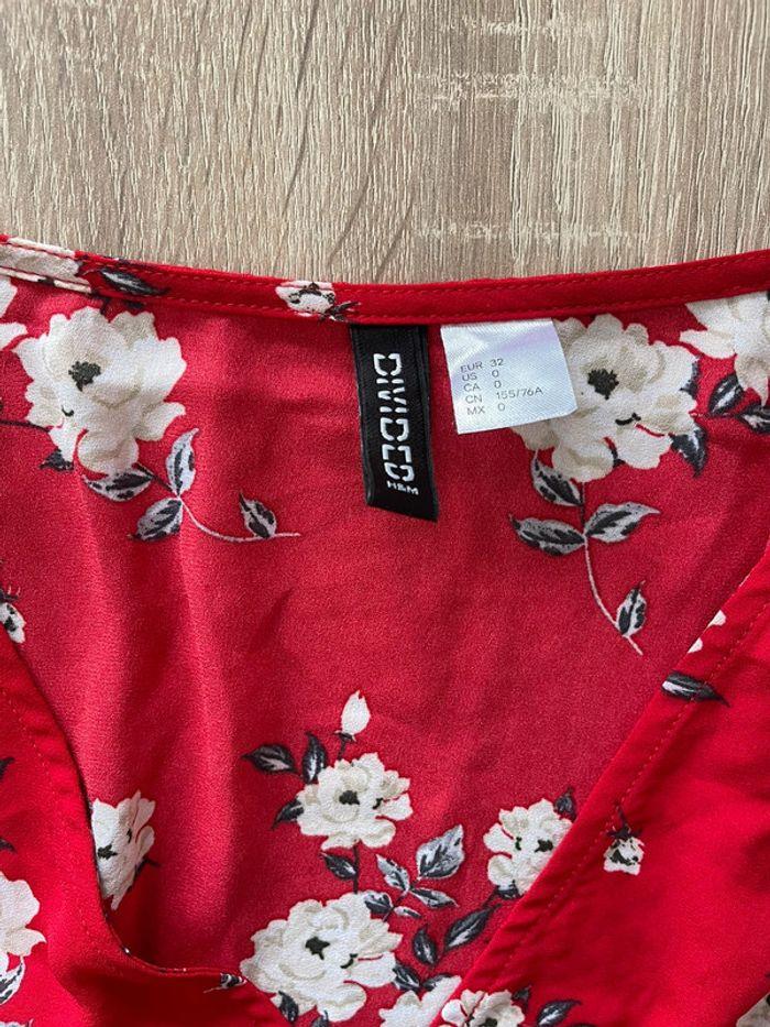 Haut h&m rouge à fleurs - photo numéro 3