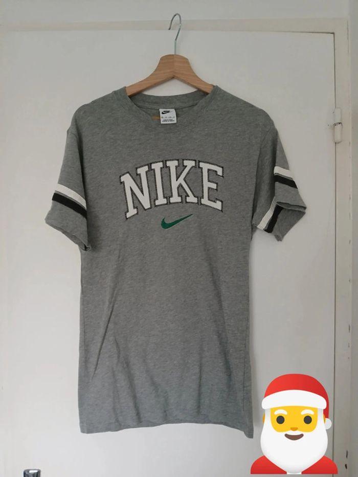 Tee shirt nike gris et vert XS - photo numéro 1