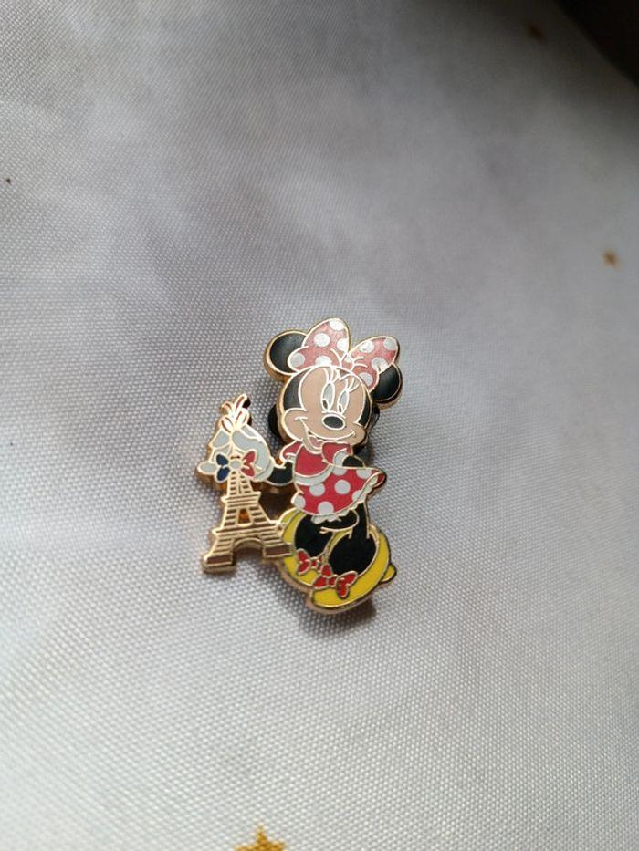 Pin's pins custom Minnie Mickey Disneyland Disney doré golden tour Eiffel tower robe rouge - photo numéro 2