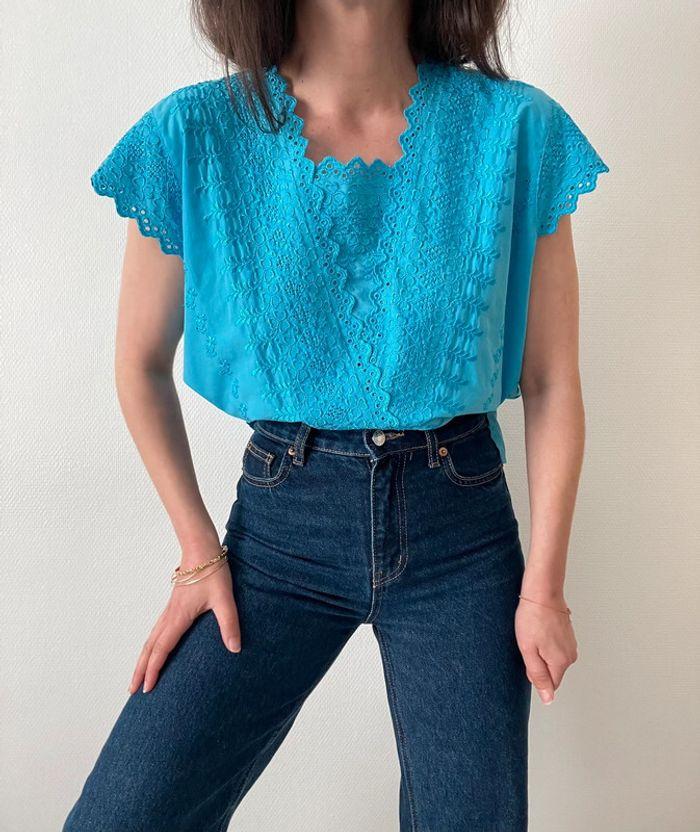 Top bleu à broderie anglaise - photo numéro 2